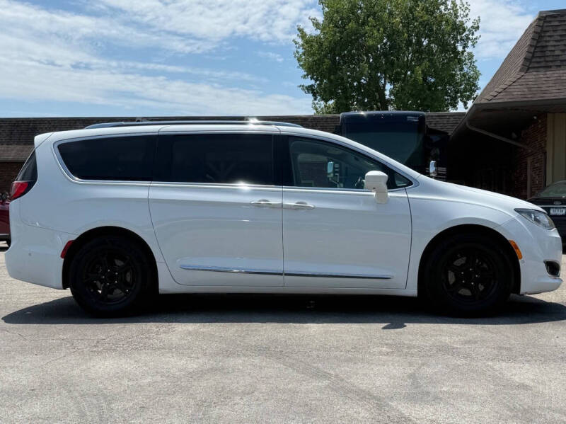 2017 Chrysler Pacifica Touring-L Plus