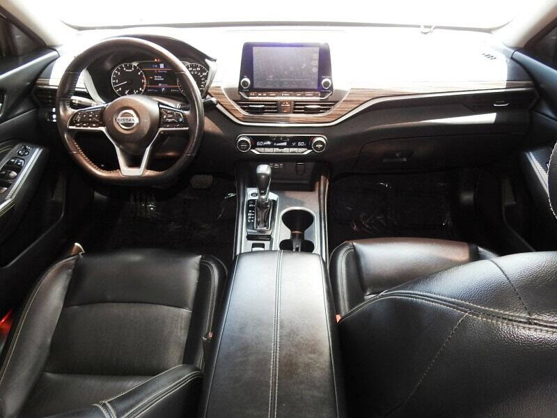 2019 NISSAN Altima Sedan - $17,900