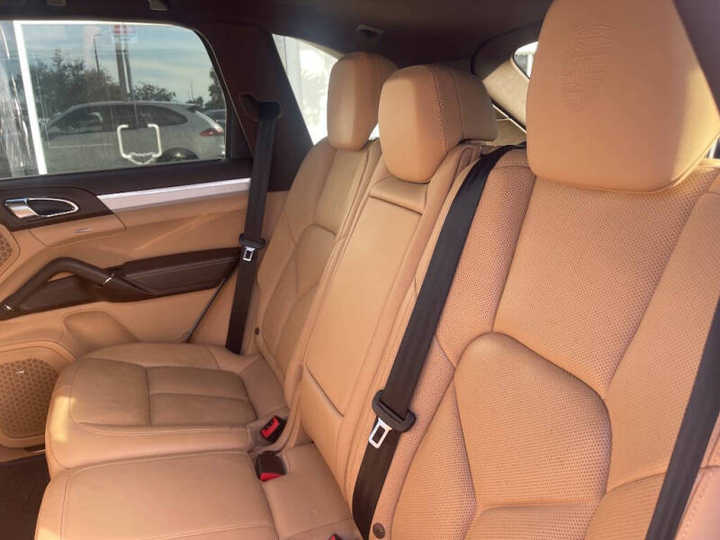 2018 Porsche Cayenne Platinum Edition