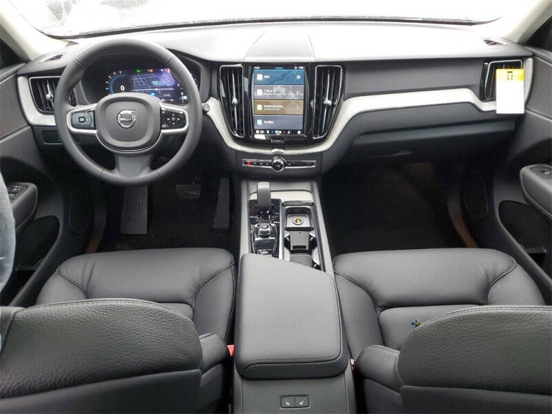 2025 Volvo XC60 B5 Plus Dark Theme