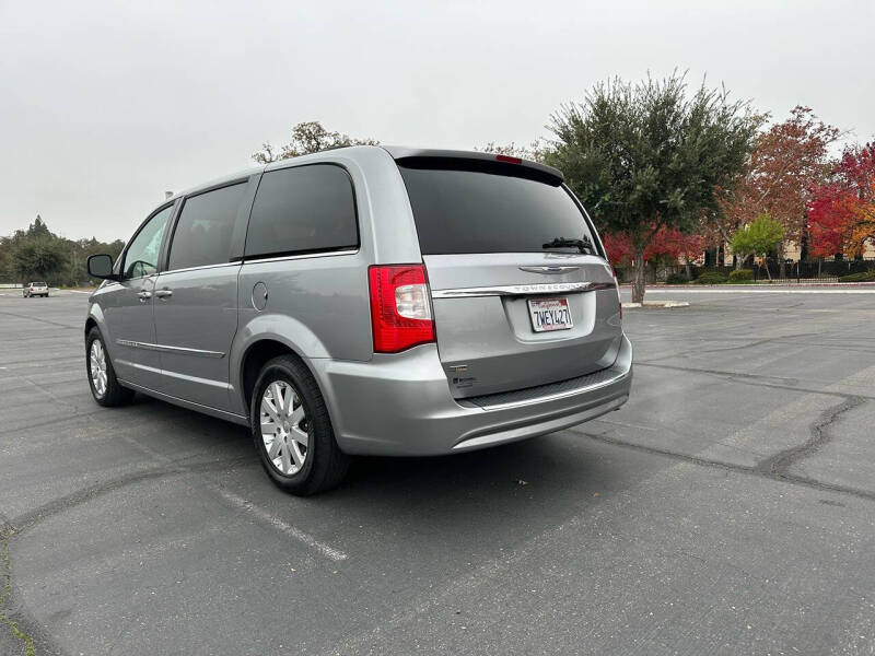2016 Chrysler Town and Country Touring