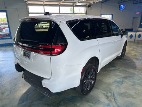 2024 Chrysler Pacifica Touring