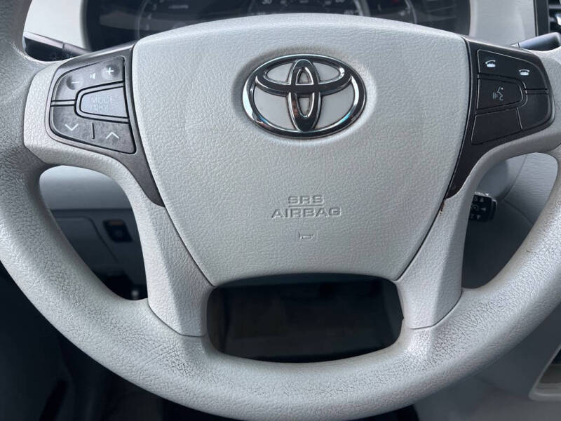 2013 Toyota Sienna LE 7-Passenger