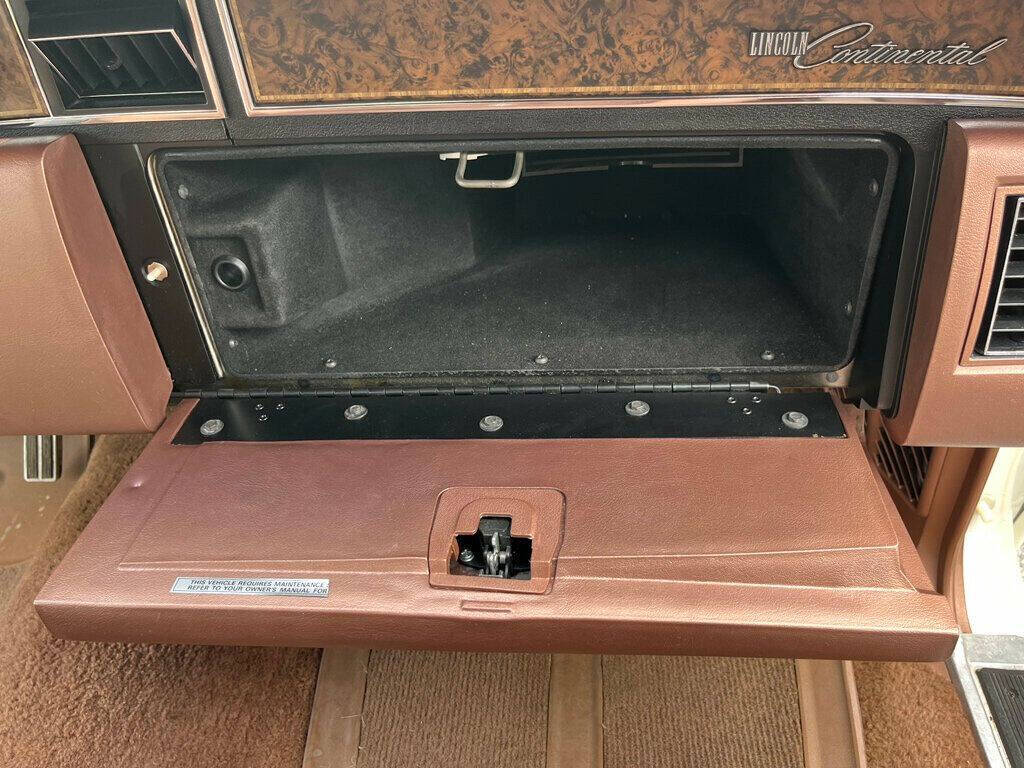 1976 Lincoln Continental 79