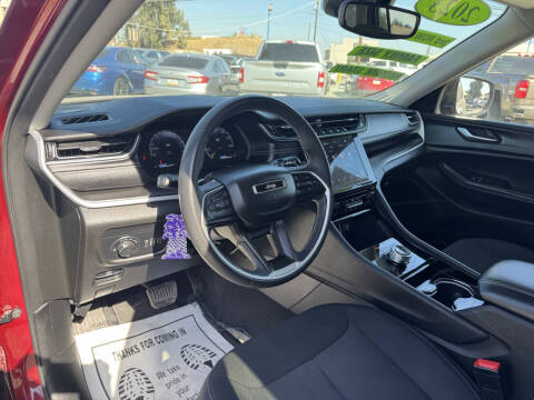 2023 Jeep Grand Cherokee L Laredo