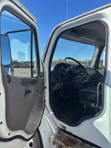 2019 Freightliner M2 106