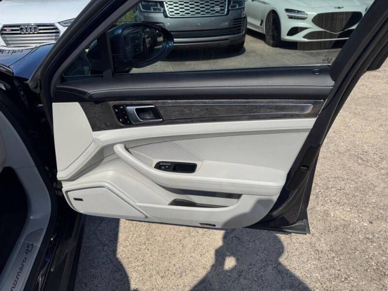 2017 Porsche Panamera 4S