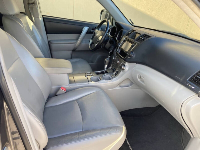 Image 6 of 2013 Toyota Highlander SE