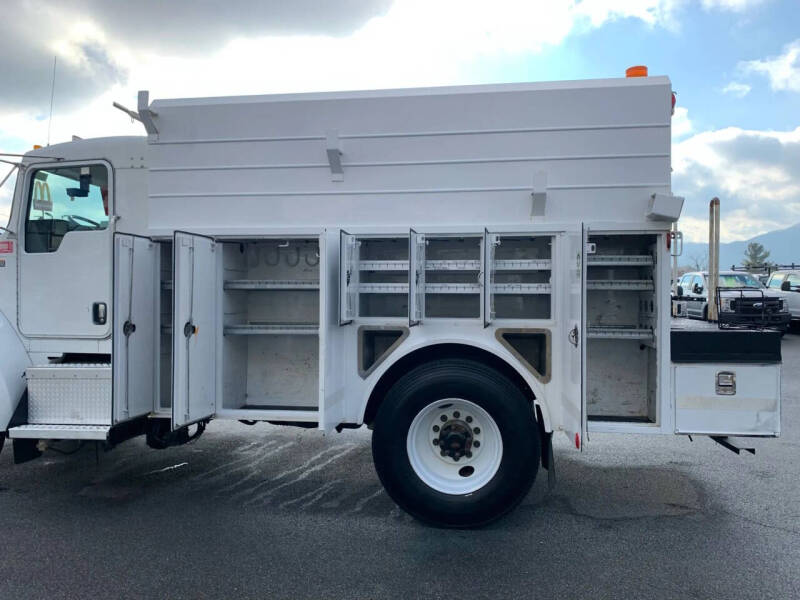 2006 Kenworth T300