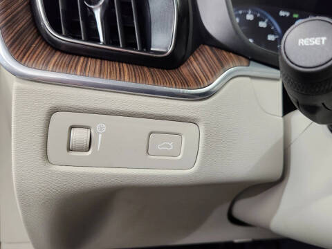 2021 Volvo XC60 T5 Momentum