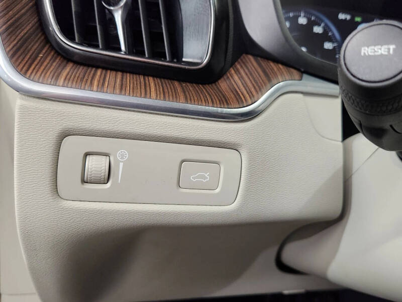 2021 Volvo XC60 T5 Momentum