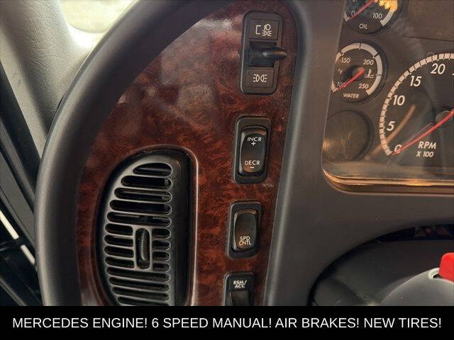 2004 Freightliner M2 106