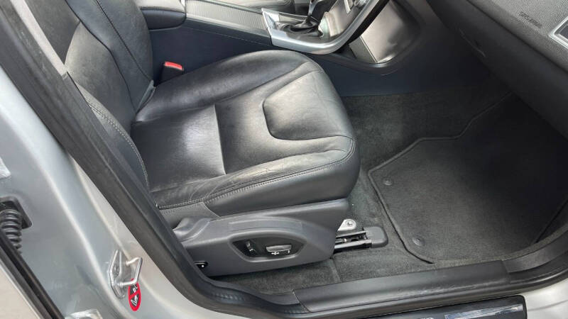 2016 Volvo XC60 T5 Drive-E Platinum