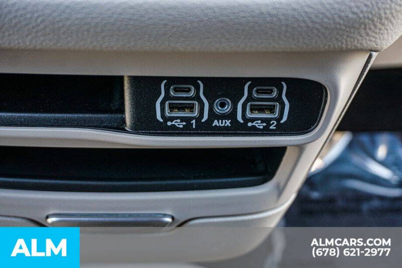 2024 Chrysler Pacifica Plug-In Hybrid Select