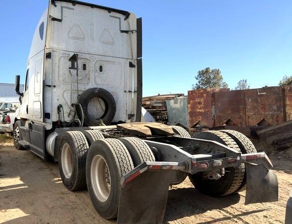 2020 Freightliner Cascadia 126