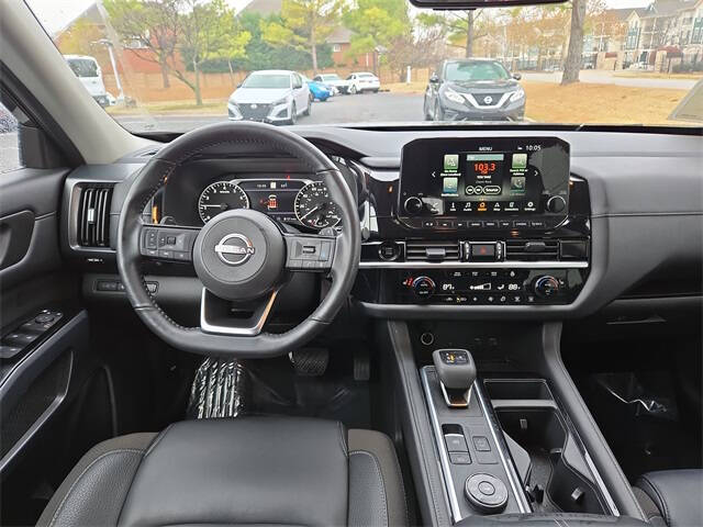 2025 Nissan Pathfinder SL