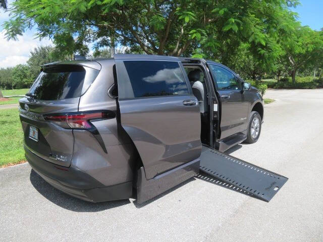 2024 Toyota Sienna XLE 7-Passenger