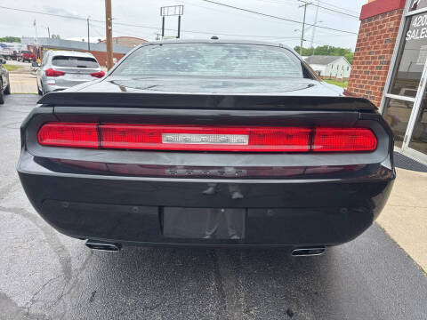 2014 Dodge Challenger SXT Plus