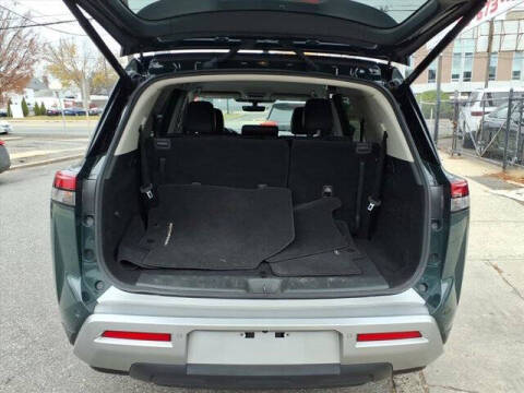 2023 Nissan Pathfinder SL