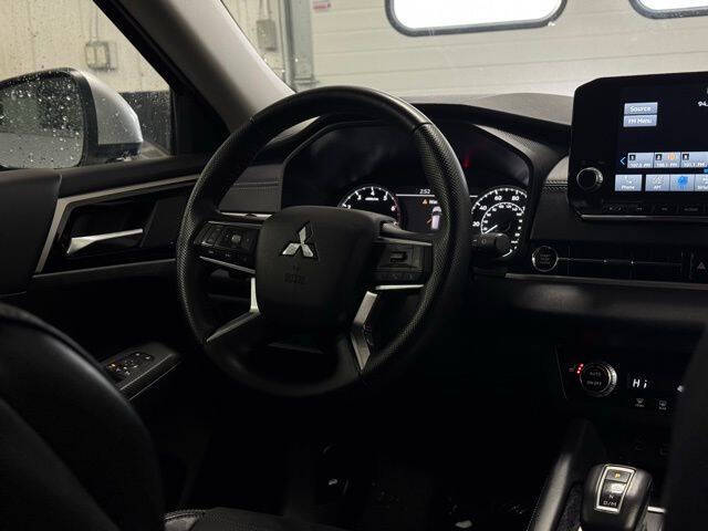 2024 Mitsubishi Outlander SE