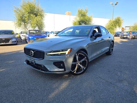 2024 Volvo S60 B5 Core Dark Theme