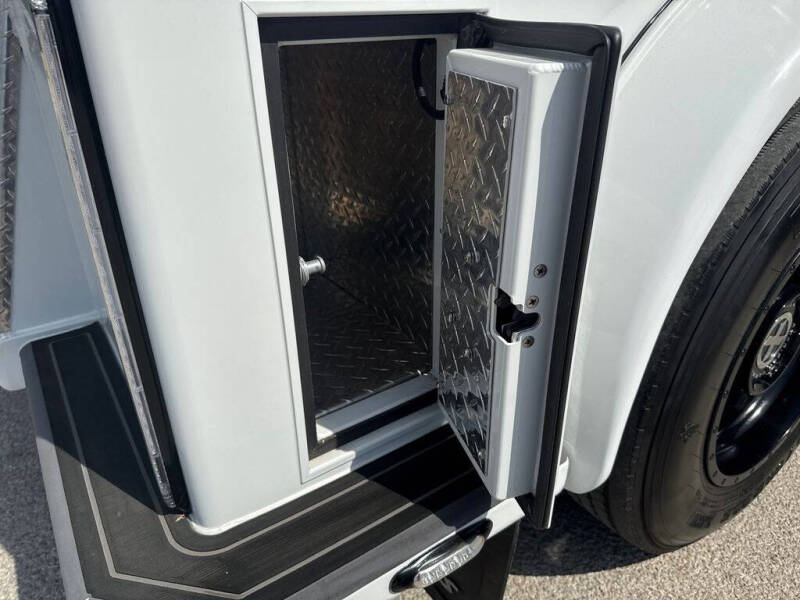 2023 Freightliner M2 106