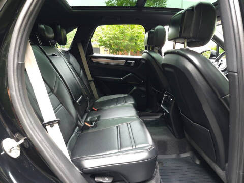 2023 Porsche Cayenne Platinum Edition