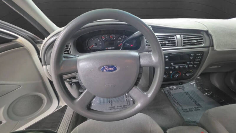 2006 Ford Taurus SE