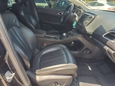 2017 Chrysler 200 Limited