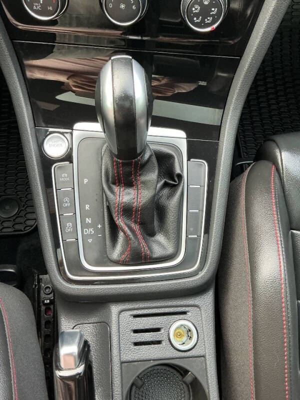 2020 Volkswagen Golf GTI SE