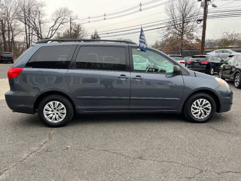 2009 Toyota Sienna LE 7-Passenger