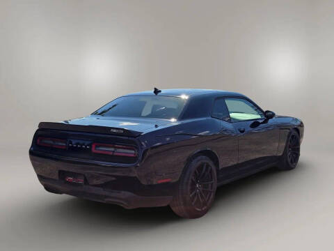 2017 Dodge Challenger 392 HEMI Scat Pack Shaker