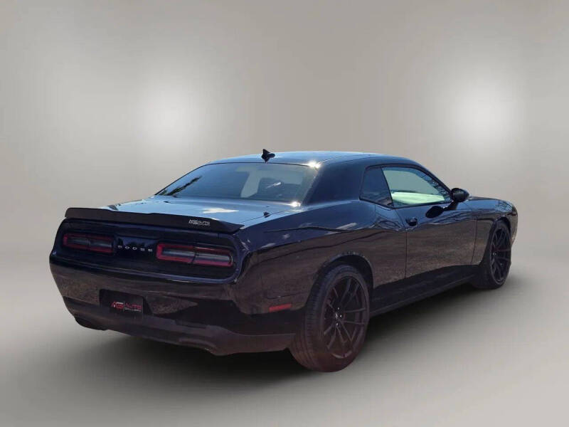 2017 Dodge Challenger 392 HEMI Scat Pack Shaker