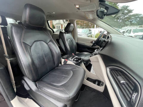 2017 Chrysler Pacifica Touring-L