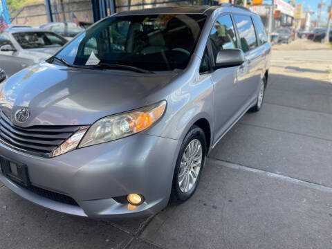 2011 Toyota Sienna XLE 8-Passenger