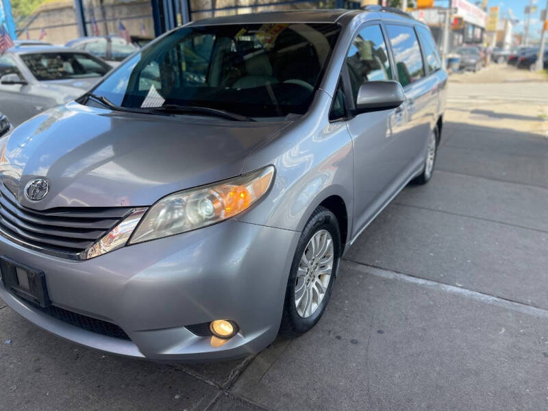 2011 Toyota Sienna XLE 8-Passenger