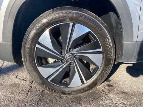 2025 Volkswagen Taos SE 4Motion