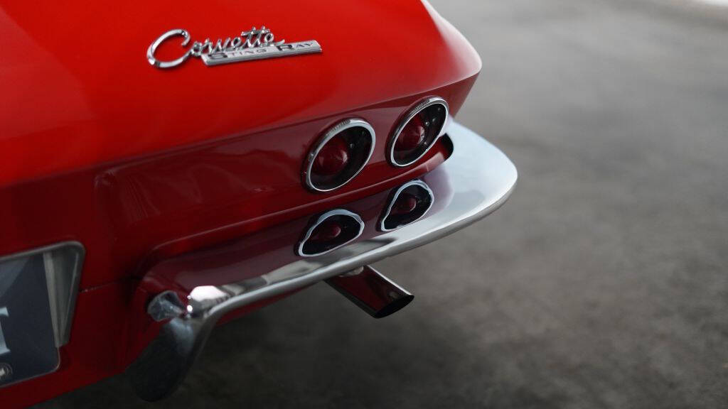 1963 Chevrolet Corvette 28
