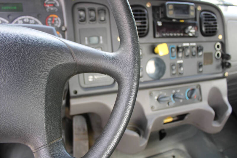 2018 Freightliner M2 106