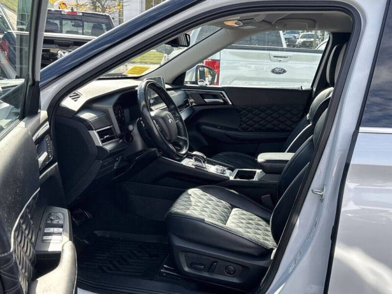 2024 Mitsubishi Outlander SEL