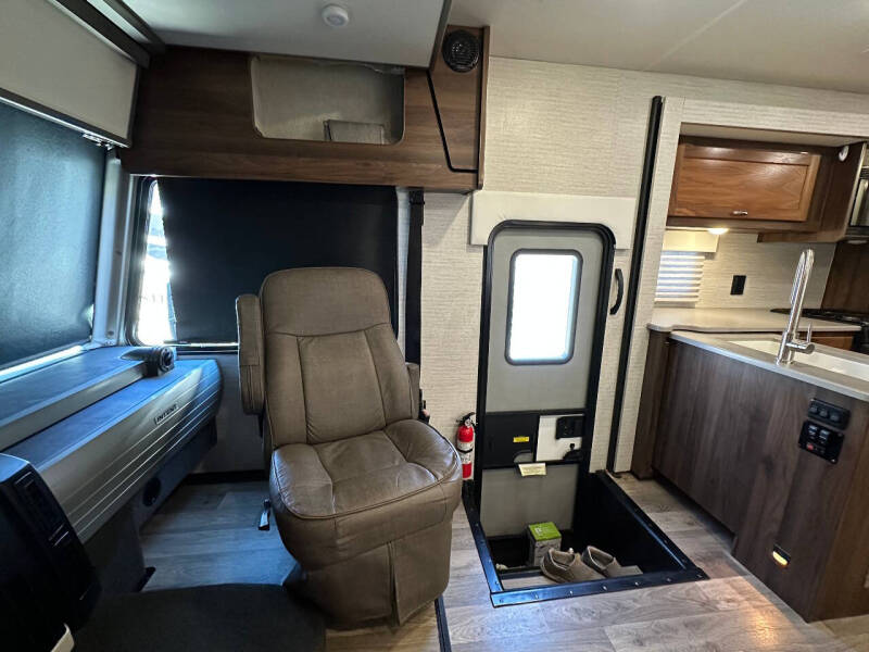 2020 Winnebago Intent 28y