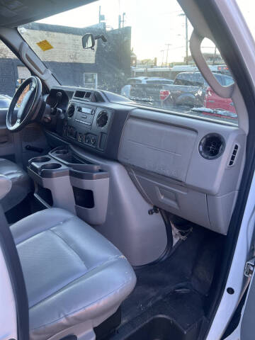 2011 Ford E-Series E-150 XLT