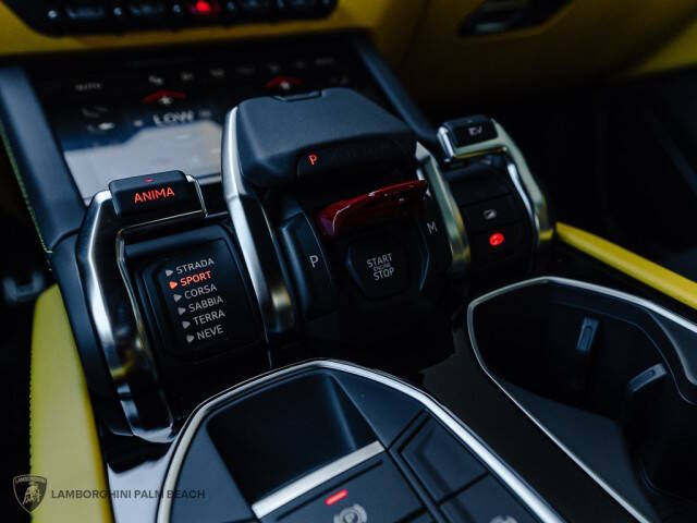 2025 Lamborghini Urus SE