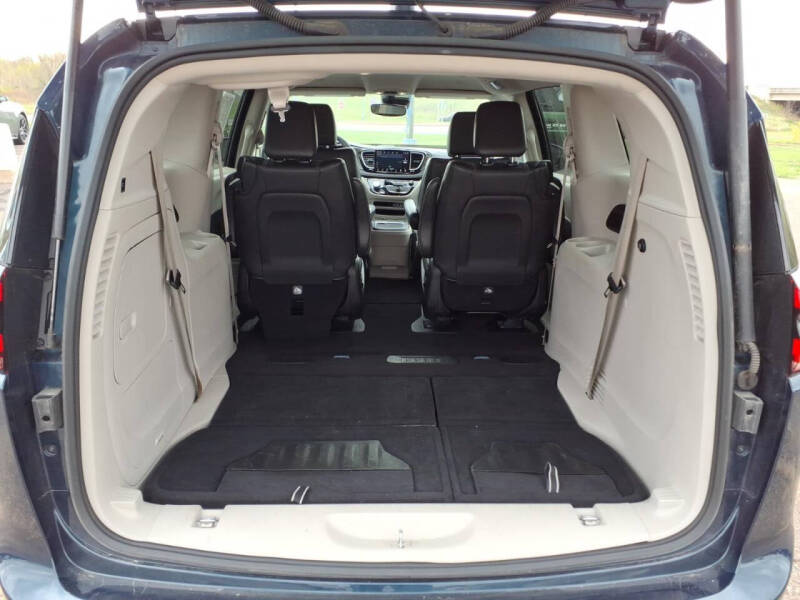 2024 Chrysler Pacifica Plug-In Hybrid Select