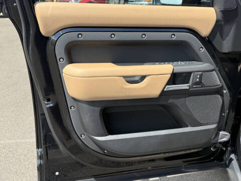 2025 Land Rover Defender 110 P400 S