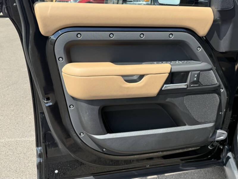 2025 Land Rover Defender 110 P400 S