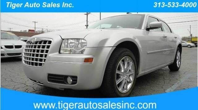 2009 Chrysler 300 for sale at TIGER AUTO SALES INC in Redford MI