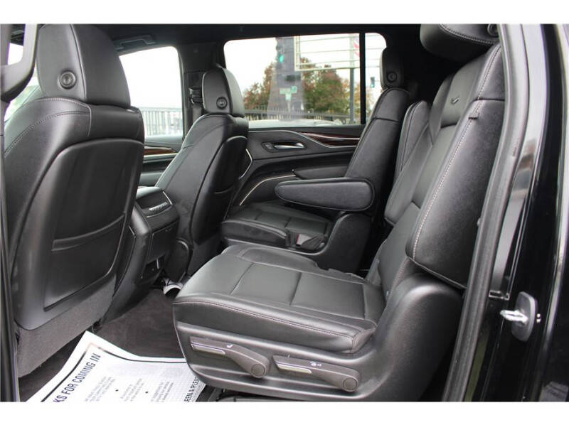 2023 Cadillac Escalade ESV Luxury