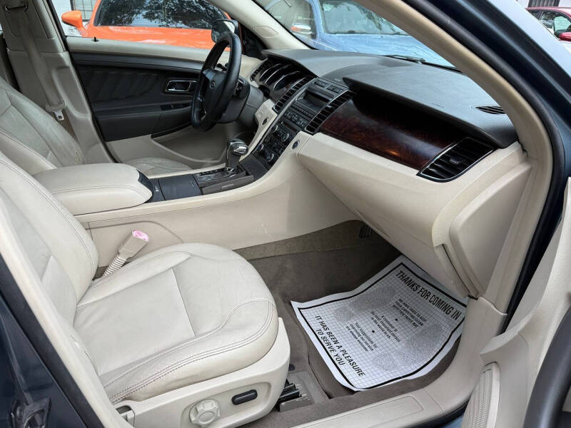 2010 Ford Taurus SEL