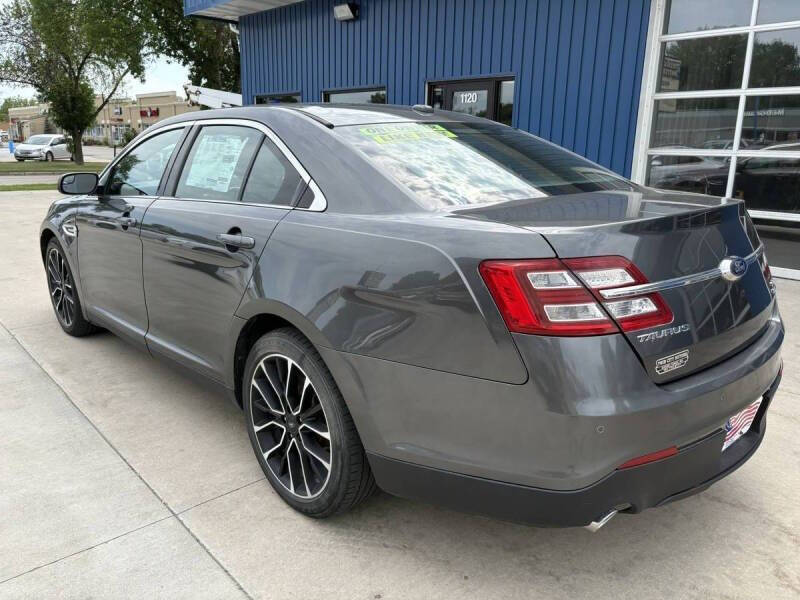 2018 Ford Taurus SEL